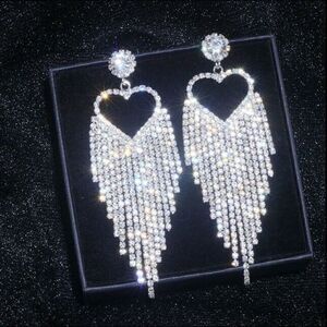 NWT Gorgeous Crystal Heart Earrings
